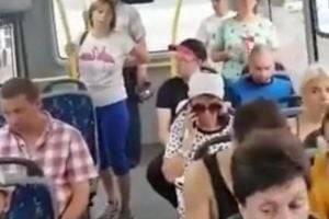 В России из автобуса выгнали девушку в маске