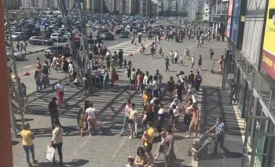 В Тюмени людей эвакуировали из торгового центра