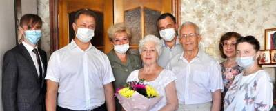 Глава Электрогорска поздравил семью Бобровых с 60-летием совместной жизни