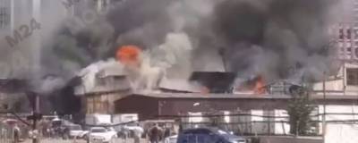 В Москве локализовали пожар на тысяче квадратных метров склада