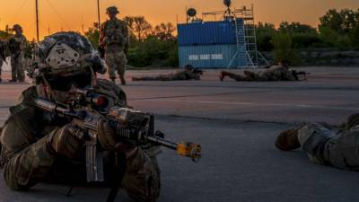 Киев заявил о готовности превратить Донбасс в центр испытания оружия НАТО