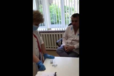 В Калужской области медсестра вместо вакцины ввела пациентам воду