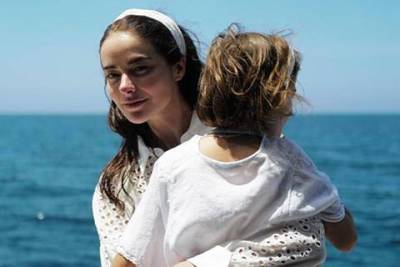 Марина Александрова с мужем и детьми отдыхает на море