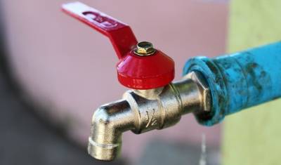Жители Керчи третью неделю «мыкаются» без воды