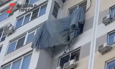 Необычное знакомство: парашютист приземлился на окно краснодарской высотки