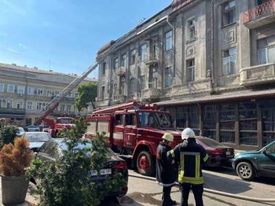 В центре Одессы горел дом-памятник архитектуры – есть пострадавший (фото)