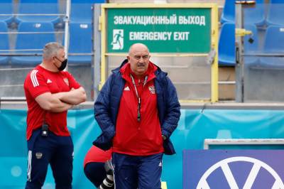 Главный тренер российской футбольной сборной Черчесов покидает свой пост