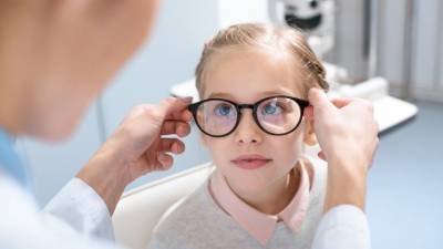Как наследственность влияет на развитие глазных болезней у детей и можно ли их вылечить?