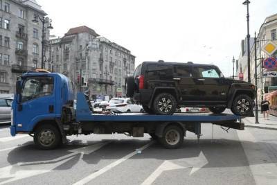Комтранс за десять дней убрал с улиц Петербурга почти 500 неправильно припаркованных машин