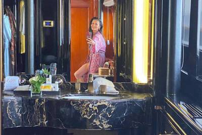 Майкл Дуглас - Кэтрин Зета-Джонс - 51-летняя Кэтрин Зета-Джонс снялась в ванной без макияжа - lenta.ru