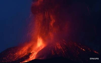 На Сицилии произошло новое извержение вулкана Этна, видео