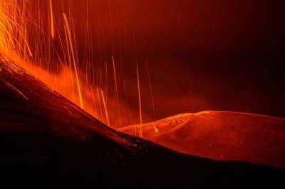 Вулкан Этна вновь пробудился на Сицилии (видео) - lenta.ua - Ukraine