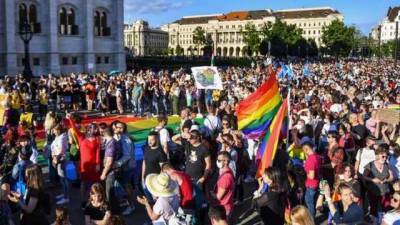 В Венгрии вступил в силу скандальный закон о "гей-пропаганде"