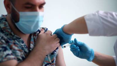 Россиянам рассказали, можно ли мыться после вакцинации от COVID-19