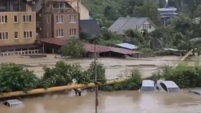 Жители Керчи после потопа уже три недели живут без воды
