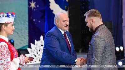 Лукашенко на сегодня самый сильный политический лидер на континенте - Азаренок