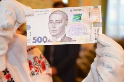 Украинцам подсовывают фальшивые гривни, определить подделку все труднее