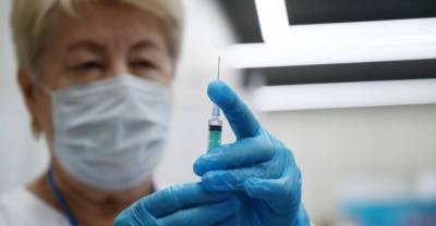 Россиян призвали временно забыть о сексе после вакцинации от ковида