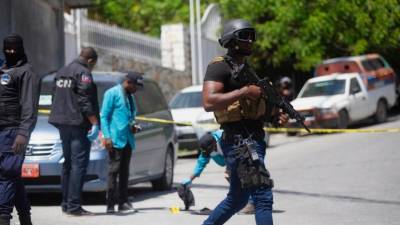 Власти Гаити продолжают выслеживать подозреваемых в убийстве президента