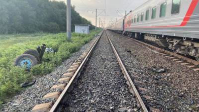 Под Волгоградом тракторист погиб после столкновения с поездом