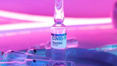 Pfizer и BioNTech предоставят данные о бустерной дозе вакцины против ковида