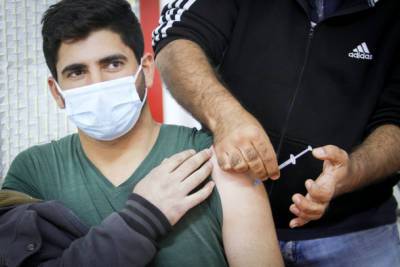 Pfizer признала неэффективность вакцины: израильтян ждет третья прививка