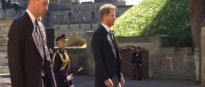 Принцы Гарри и Уильям серьезно поговорили перед презентацией памятника принцессе Диане