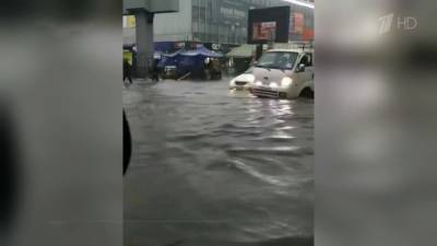 В Иркутске сильнейший ливень вызвал настоящий потоп