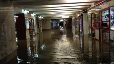 Наводнение в Нью-Йорке: метро затопило водой