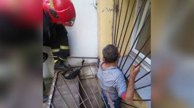 В Минске мужчина застрял в приямке - помогли спасатели