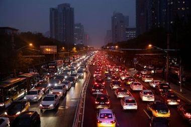 Продажи автомобилей в КНР в июне упали на 12,4% из-за дефицита полупроводников