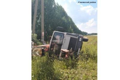 В Марий Эл водитель грузовика скончался после опрокидывания