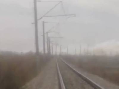 В Челябинской области горит полоса отвода железной дороги