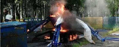 В парке Нижневартовска загорелась карусель