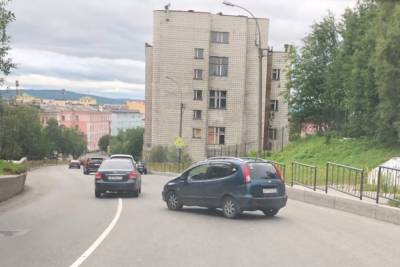 По Мурманску катался автомобиль без водителя