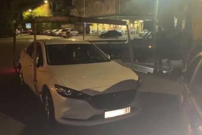 Эвакуатор увез припаркованные у парка Победы машины в Белгороде