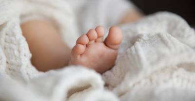 Приняли за куклу: В Якутске под домом нашли тело младенца