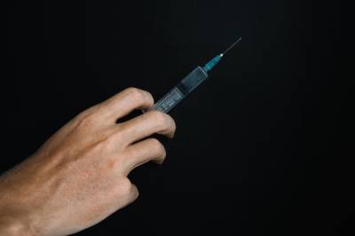 Российский врач рассказал о важности повторной вакцинации от COVID-19