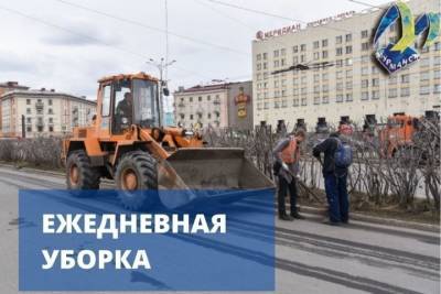 С улиц Мурманска вывезено 50 кубометров смета