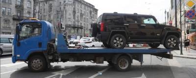 За 10 дней в Петербурге зафиксировали более 2 тысяч нарушений правил парковки