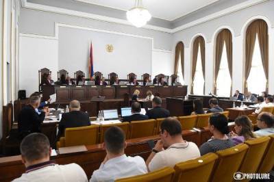 Конституционный суд Армении приступил к рассмотрению послевыборных исков оппозиции