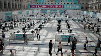Собянин призвал продолжать активную вакцинацию от COVID-19 в Москве