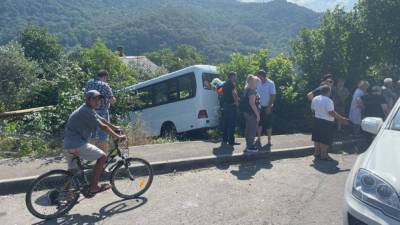 Правоохранители озвучили возможную причину ДТП с автобусом в Сочи