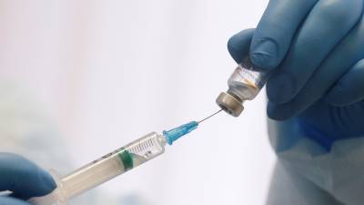Попова назвала проблемой отсутствие масштабной вакцинации на Украине