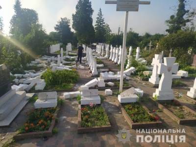 Во Львовской области разгромили могилы австро-венгерских холуёв...