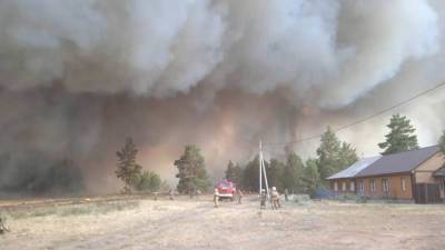 Природный пожар перекинулся на село Джабык в Челябинской области