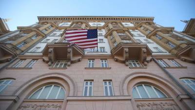 Число сотрудников посольства США в Москве сократится до 120