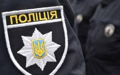 В Фастове под Киевом мужчина прыгал на машину патрульных и ударил копа