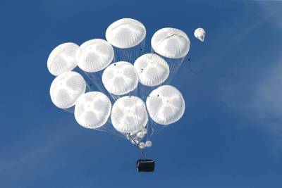 В России испытывают сразу несколько парашютных систем для десантирования крупногабаритной техники