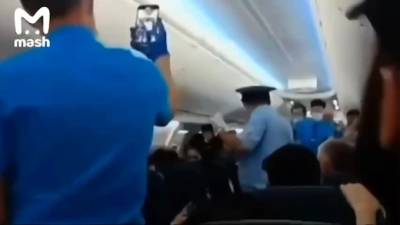 Полиция скрутила антимасочника на борту рейса Махачкала-Москва